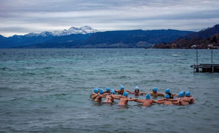 Eisbaden im Attersee (Foto: Vesela_Vladimirova)
