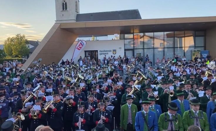 Gesamtspiel der Musikkapellen (Foto: OÖBV Vöcklabruck)