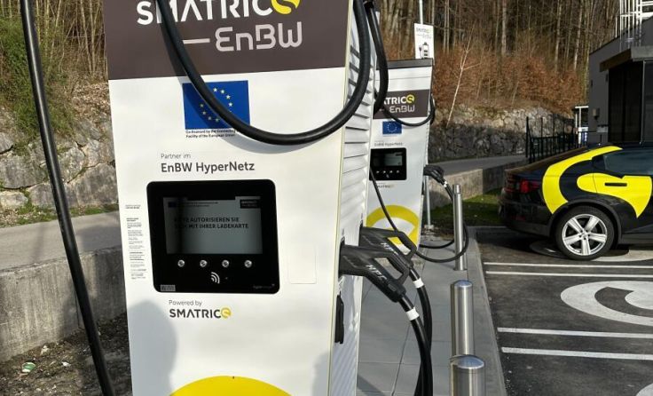 Schnellladestation mit bis zu 300 kW bei BILLA in Vöcklabruck (Foto: SMATRICS EnBW)