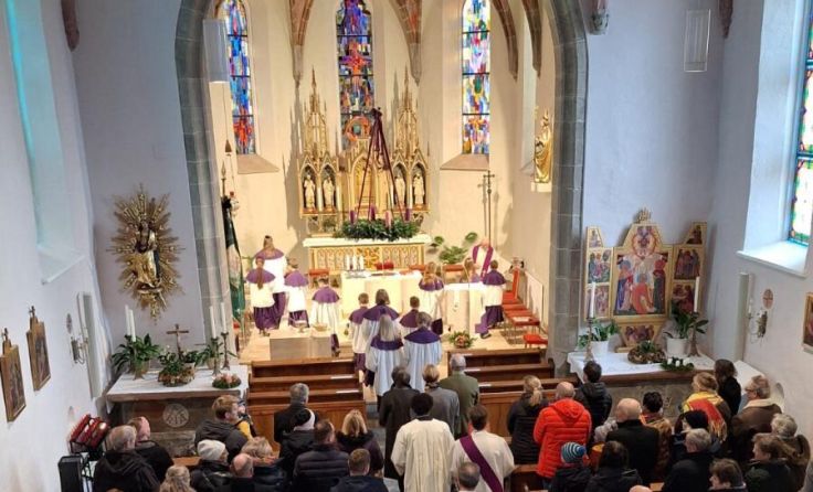 Pfarrkirche Weyregg erstrahlt in frischem Glanz (Foto: Pfarre Weyregg)
