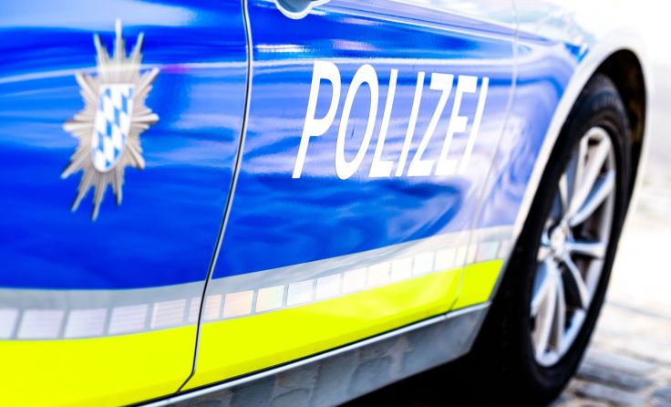 Polizei koordinierte Großeinsatz nahe der Grundschule Barthelmesaurach (Foto: adobe.stock/fottoo)
