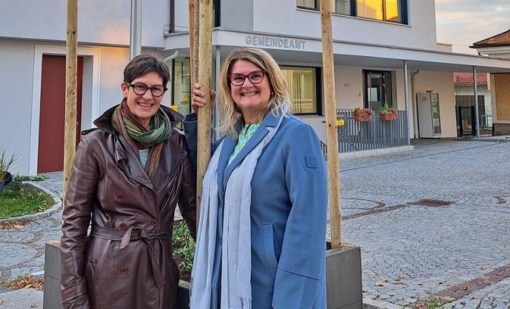 Martina Neumayer-Tinhoff und Ines Mirlacher (v. li.) (Foto: Gemeinde Ohlsdorf)