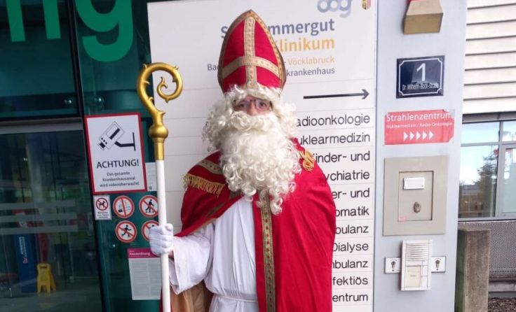 Nikolaus besuchte Kinderabteilung im Krankenhaus Vöcklabruck (Foto: Frauenkreis Rosenau)