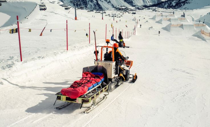 Schneemobil zur Rettung von Verletzten (Foto: Kirill Gorlov/adobe.stock)