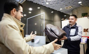 Vergessen im Zug: Tausende Fundstücke und skurrile Überraschungen bei den ÖBB