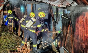 Inferno in der Silvesternacht: Hütte in Gosau steht lichterloh in Flammen