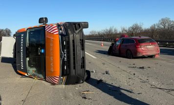 Crash mit ASFINAG-Fahrzeug auf der A2: Zwei Schwerverletzte nach dramatischem Aufprall