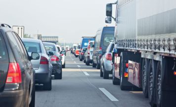 Stau-Alarm am Wochenende: Skiweltcup, Skifahrer und Mega-Events legen Straßen lahm