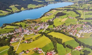 Gemeinde-Skandal in Zell am Moos: Amtsleiter nach Betrugsverdacht suspendiert