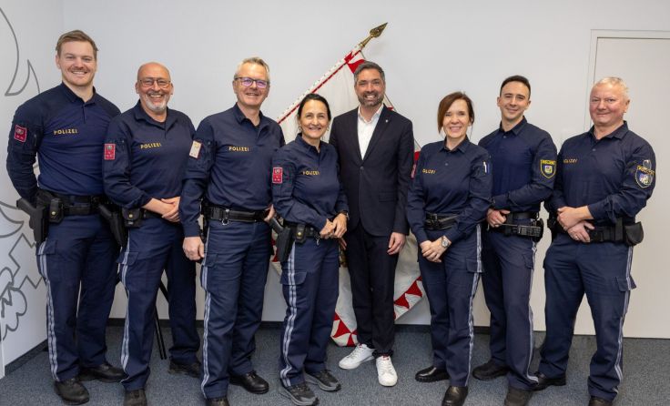 Das Team der  Stadtpolizei Vöcklabruck mit Peter Schobesberger (Foto: LPD OOE Michael Dietrich)