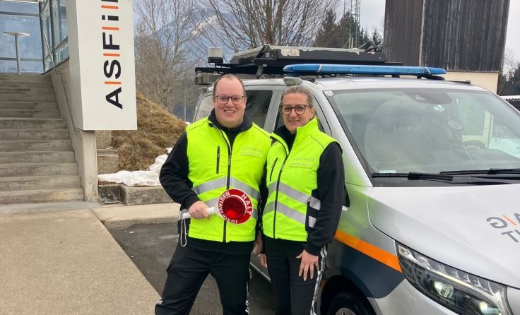Asfinag-Mitarbeiter Stefan Neudorfer und Herta Turdo stoppen Geistefahrer (Foto: ASFINAG)