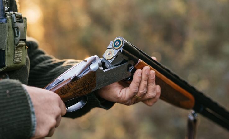 Schuss löst sich aus Jagdgewehr (Foto:  Jordi Mora/adobe.stock)