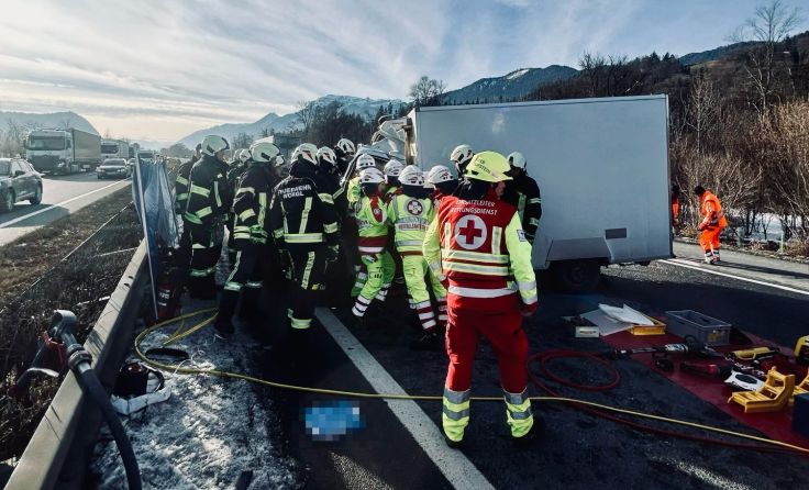 Tödlicher Verkehrsunfall in Radfeld (Foto: Feuerwehr Wörgl)