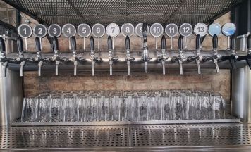 Hawidere: Wiens Kult-Bier-Oase feiert 25 Jahre mit Burger-Essen für den guten Zweck