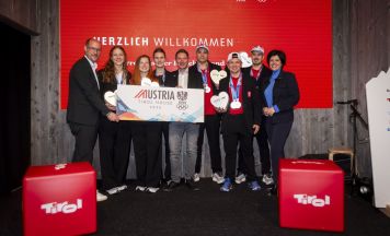 Kitzbühel-Fieber in Cortina: Promi-Abschlag und Hip-Hop-Legende im Austria Tirol House