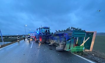 Faschingswagen-Unfall in Niederösterreich: Neun Mitfahrer stürzen von Anhänger – fünf verletzt