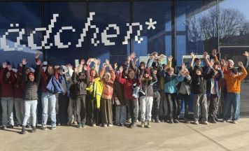 Friedensplakat-Wettbewerb: Gosauer Schülerin schafft es ins Lentos Kunstmuseum Linz