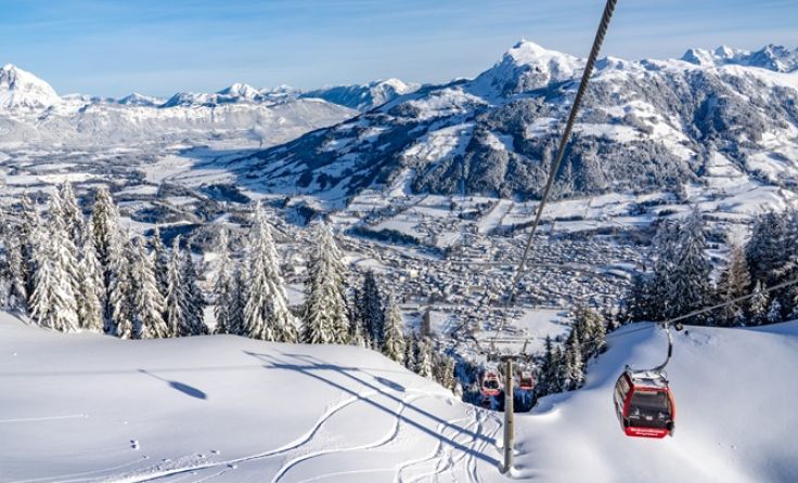 Kitzbühel und der Hahnenkamm im Winter (Foto: Kitzbühel Tourismus)