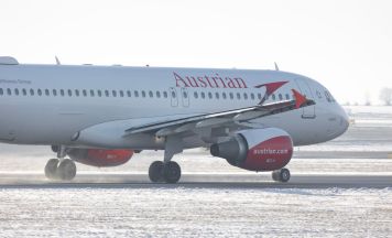 Schnee-Chaos am Flughafen Wien: Betrieb lahmgelegt, Hunderte Flüge betroffen