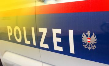 Schwerer Unfall in der Steiermark: Alkolenker fährt auf Schutzweg zwei Fußgänger nieder