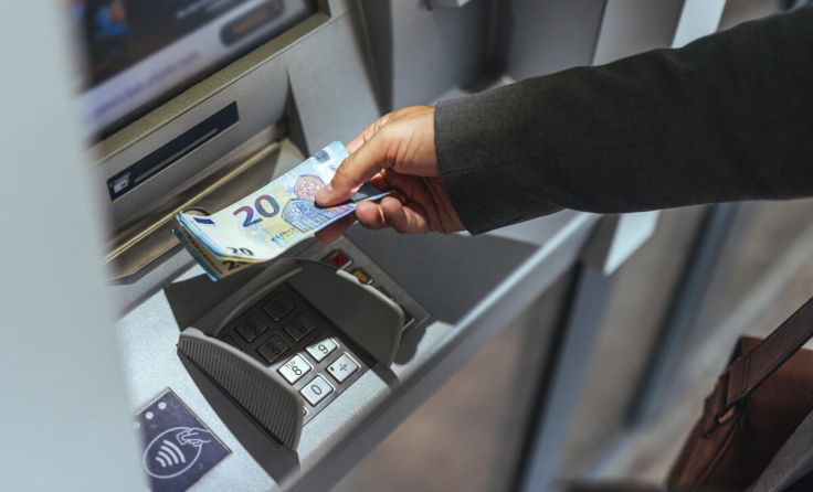 Am Vöcklabrucker Bahnhof gibt es derzeit keinen Geldautomaten. (Foto: Dragana Gordic/adobe.stock)