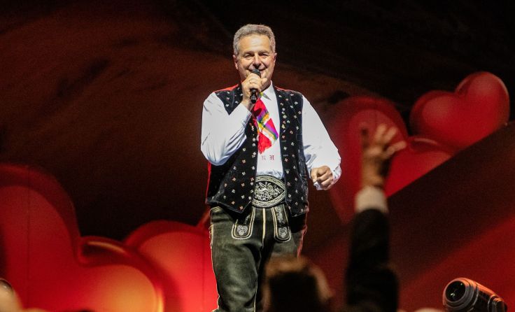 Kastelruther Spatzen-Sänger Norbert Rier beim großen Auftaktkonzert in Hof (Foto: Rob Freiberger)