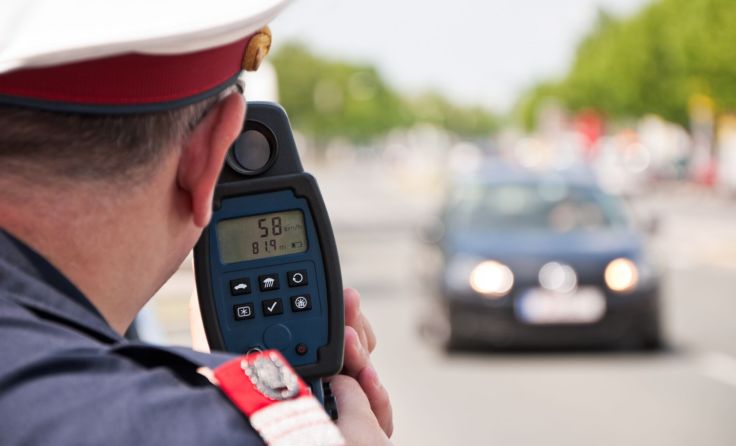 Geschwindigkeitskontrolle der Polizei (Foto: Ewald Fröch/adobe.stock)