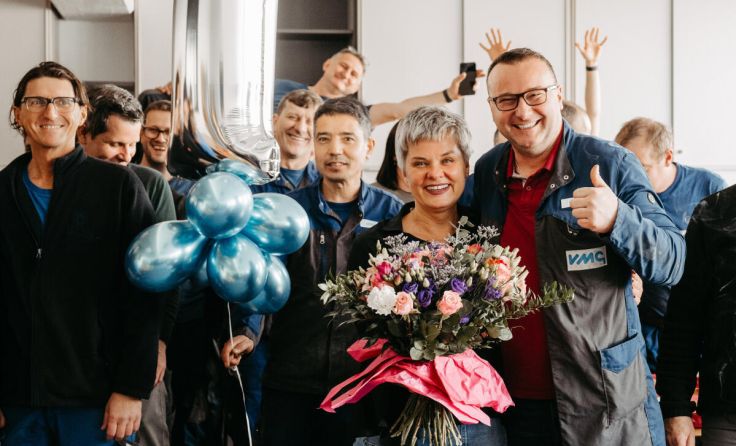 Karin Kirchschlager mit VMG-Mitarbeitern (Foto: Susanne Sickinger)