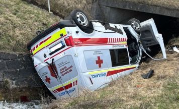Verkehrsunfall im Gurktal: Rettungswagen auf Einsatzfahrt mit Pkw kollidiert