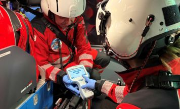Luftrettung: Neuer Bluttest soll Hirnblutungen schon im Hubschrauber erkennen