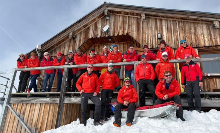 Obertrauner Bergretter beim Saisonabschluss am Krippenstein (Foto: Bergrettung Obertraun)