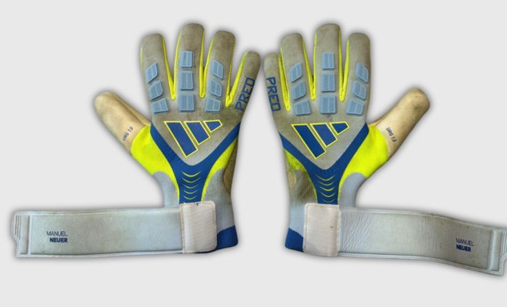 Die getragenen Handschuhe von Manuel Neuer (Foro: United Charity)