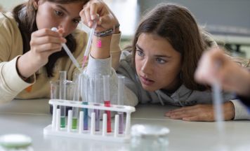 KinderUni und Science Holidays im Almtal: So wird der Sommer 2026 zum Abenteuer für junge Forscher