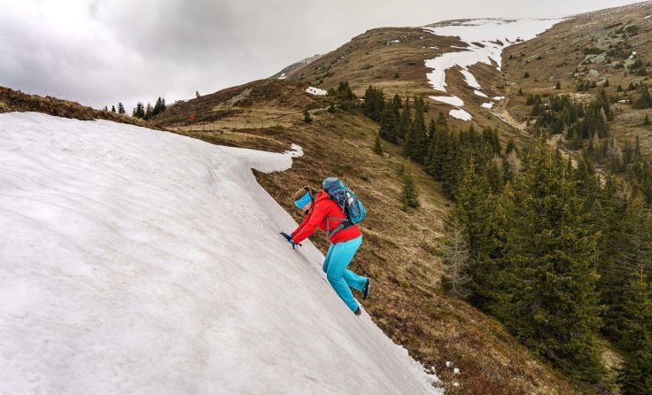 Vorsicht bei Altschneefeldern (Foto: Martin Edlinger)