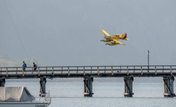 Löschflugzeuge über dem Traunsee: Große Waldbrandübung sorgt für Spektakel
