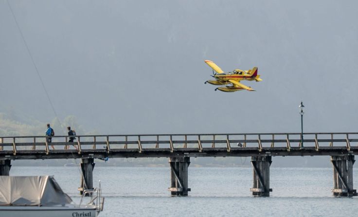 Löschflugzeug über dem Traunsee (Foto: Hans Feitzinger)