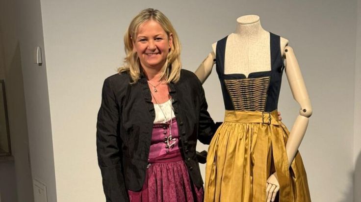 Pettenbacher Schneiderin sorgt mit modernem Dirndl für Aufsehen