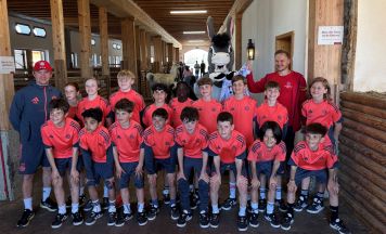 FC Bayern Talente bei Gut Aiderbichl: So emotional lernen junge Kicker jetzt Verantwortung