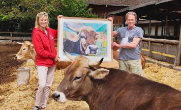 Promis feiern Tierschutz-Kunst auf Gut Aiderbichl in Iffeldorf