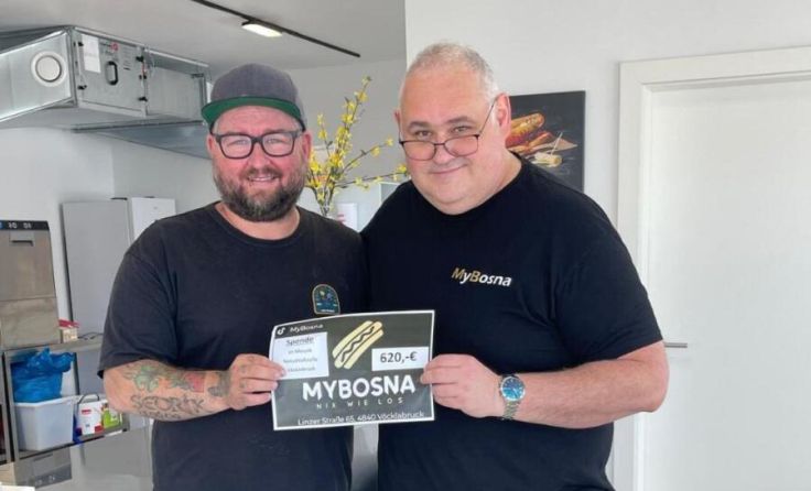 Rene Wieland und Bert von MyBosna (v. li.) mit dem Spendenscheck (Foto: MyBosna)