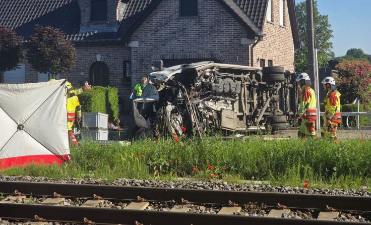 Schwerer Unfall an einem Bahnübergang (Foto: APA-Images/AP/Koen Baten)