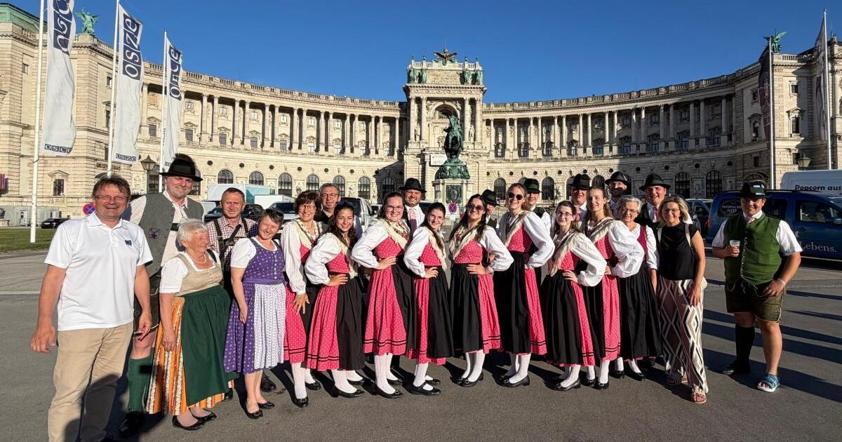 Bad Ischler Trachtler begeistern Wien: Auftritt vor der Hofburg sorgt für ...