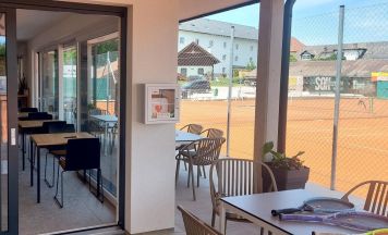 Tennisclub Kammer reagiert nach Notfall: Neuer Defibrillator kann Leben retten
