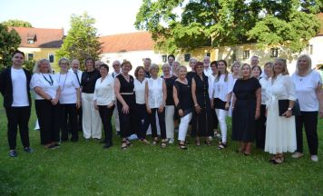 Sommerkonzert: Stadtchor Attnang-Puchheim singt sich in die warme Jahreszeit