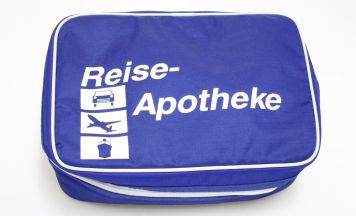Reiseapotheke rechtzeitig planen: Medikamente gehören ins Urlaubsgepäck
