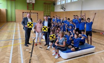Neuer AirTrack: Mittelschule Timelkam hebt Turnunterricht auf neues Niveau