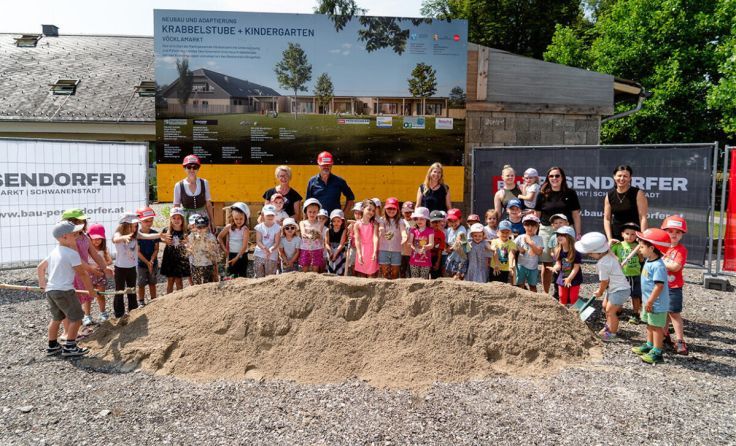 Auch die Kindergartenkinder freuen sich schon auf das Bauprojekt. (Foto: Gemeinde Vöcklamarkt)