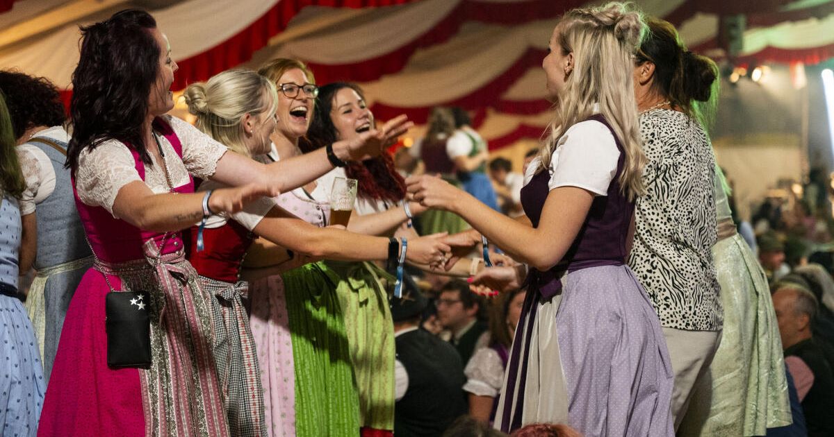 75 Jahre SK Biwat Strobl: Jubiläum macht die Strobler Wiesn zum ...
