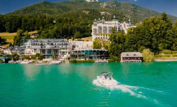 scalaria sunset wing: Sommerhotel am Wolfgangsee startet mit Live-Musik, Design und Wassershows