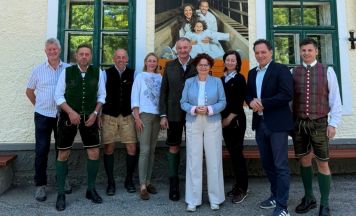 Staatssekretärin Zehetner besucht Ausseerland: Tourismus und Wirtschaft im Fokus